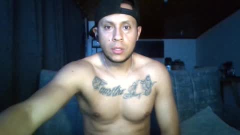 Snapshot of jhonylatin_ chatting on 11.19.25 Jhony online show from 11.19.25