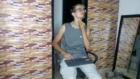 Jhosuamoore  online show from 11.06.25