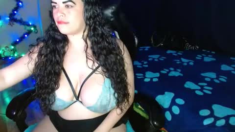 Snapshot of jhulia_hill chatting on 12.20.24 Jhulia online show from 12.20.24