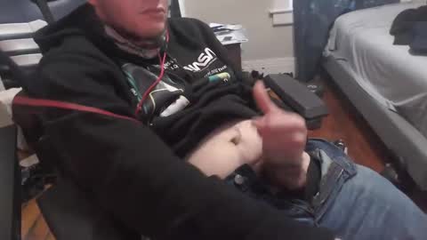 Snapshot of jhypelvx chatting on 12.06.24 jay online show from 12.06.24