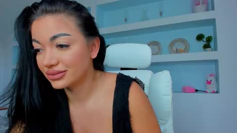 Juliee online show from 09.20.25