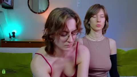 Snapshot of jitoon_exe chatting on 04.25.26 Hey Guys We are Julia ginger Tina brunette online show from 04.25.26
