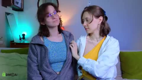 Snapshot of jitoon_exe chatting on 05.31.26 Hey Guys We are Julia ginger Tina brunette online show from 05.31.26