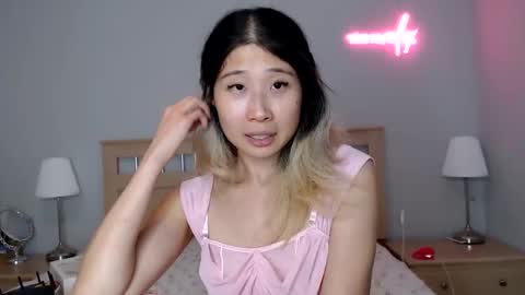 Jiwoo online show from 10.13.25