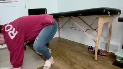 Nicole  Allen online show from 03.10.26