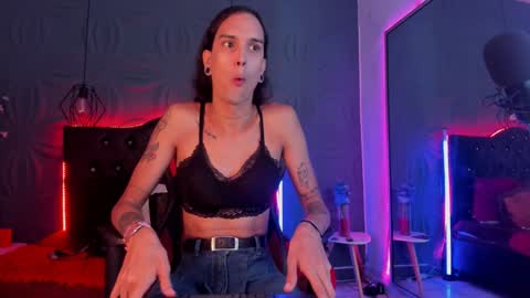 Joa Isaza     online show from 01.19.25