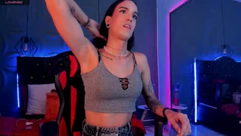 Joa Isaza     online show from 02.20.25