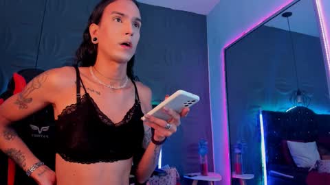 Joa Isaza     online show from 02.22.25