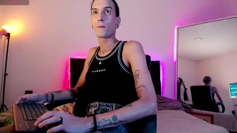 Joa Isaza     online show from 10.20.25