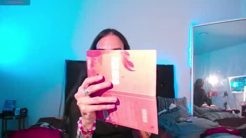 Snapshot of joaisaza chatting on 02.18.26 Joa Isaza online show from 02.18.26