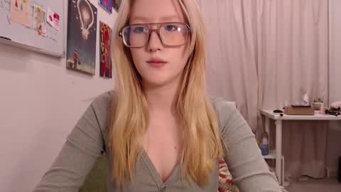 Snapshot of joan_kiss chatting on 09.08.25 joan_kiss online show from 09.08.25