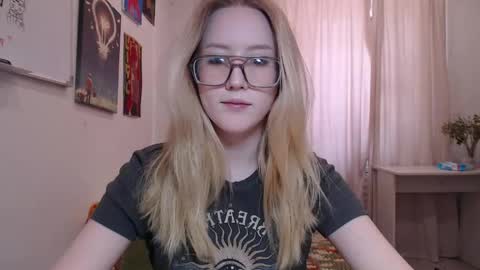 Snapshot of joan_kiss chatting on 05.16.26 joan_kiss online show from 05.16.26