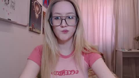 Snapshot of joan_kiss chatting on 05.19.26 joan_kiss online show from 05.19.26