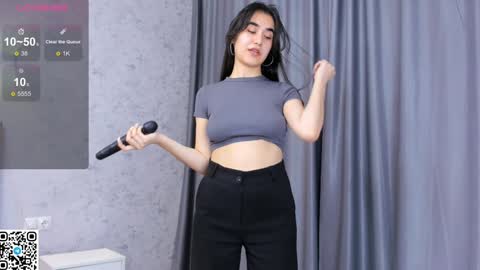 Snapshot of joangoulder chatting on 01.10.25 Mia online show from 01.10.25