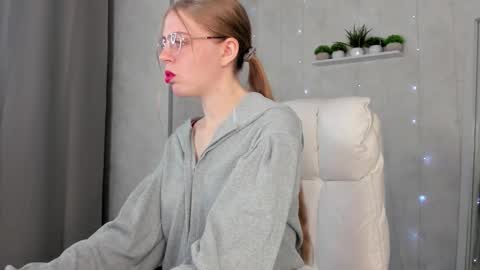 joann_shermann online show from 09.23.25