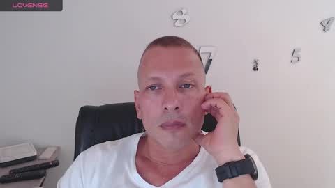 Snapshot of joansilva_ chatting on 01.05.25 Joan Silva online show from 01.05.25