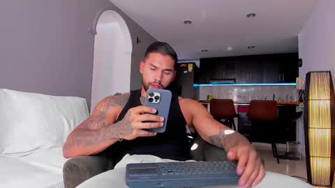 joe_esthetic online show from 09.09.25