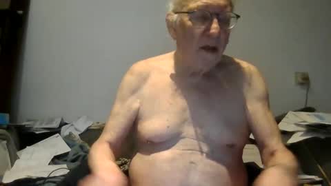 Snapshot of johan1948 chatting on 12.19.24 Johan online show from 12.19.24