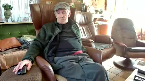 Snapshot of johan7_heet chatting on 02.19.25 johan7 heet online show from 02.19.25