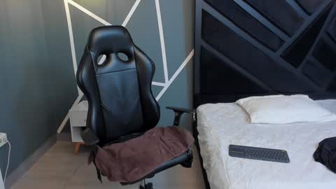 Johan Williams online show from 12.20.24