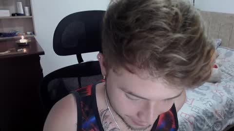 Snapshot of johanleonsweetboy chatting on 12.20.24 JOHAN independient model online show from 12.20.24