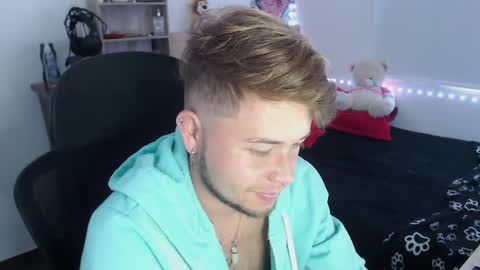 Snapshot of johanleonsweetboy chatting on 02.03.25 JOHAN independient model online show from 02.03.25