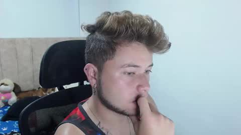 Snapshot of johanleonsweetboy chatting on 02.24.25 JOHAN independient model online show from 02.24.25