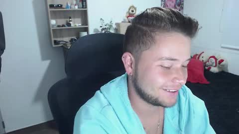 Snapshot of johanleonsweetboy chatting on 03.12.25 JOHAN independient model online show from 03.12.25