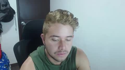 Snapshot of johanleonsweetboy chatting on 10.10.25 JOHAN independient model online show from 10.10.25