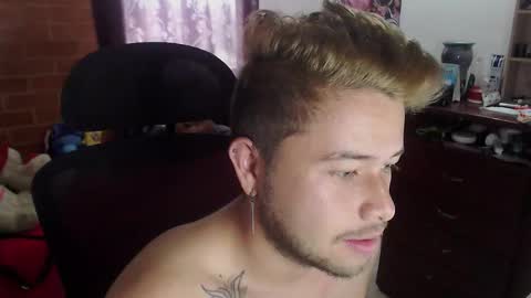 Snapshot of johanleonsweetboy chatting on 10.29.25 JOHAN independient model online show from 10.29.25