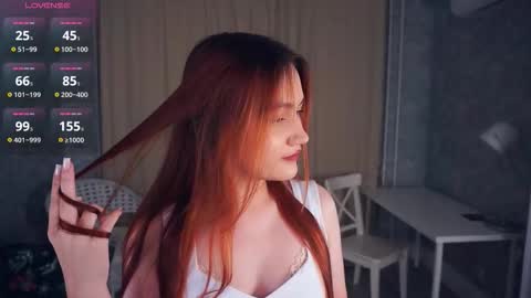 Snapshot of johnnietantum chatting on 11.25.25 Rocio online show from 11.25.25