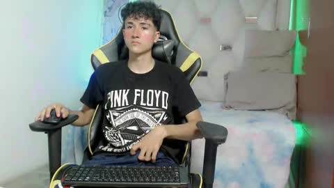 johnny_cagee online show from 11.10.25