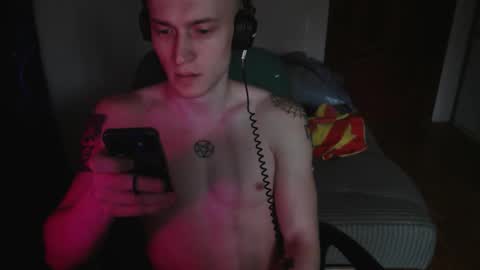 Snapshot of johnny_positive chatting on 10.08.25 Johnny online show from 10.08.25