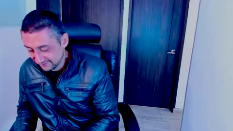 Snapshot of johnny_seens1 chatting on 05.12.26 Johnny online show from 05.12.26
