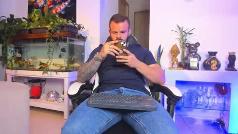 Snapshot of johnnygrayson_ chatting on 02.05.26 JOHNNY online show from 02.05.26