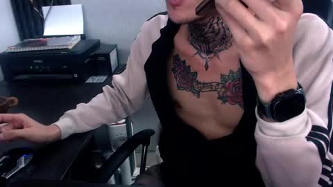 johnsonisaac94  online show from 02.04.25