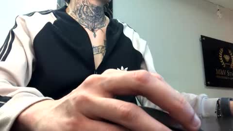 johnsonisaac94  online show from 11.30.25