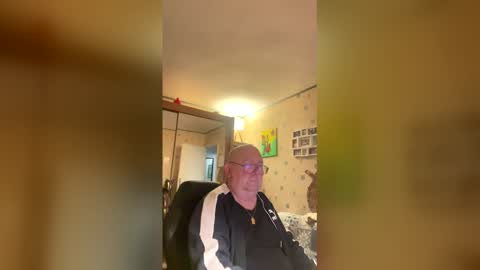 Snapshot of jojo60000529566 chatting on 02.25.26 jojo60000529566 online show from 02.25.26