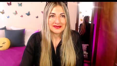 Jolie Mature online show from 11.07.25