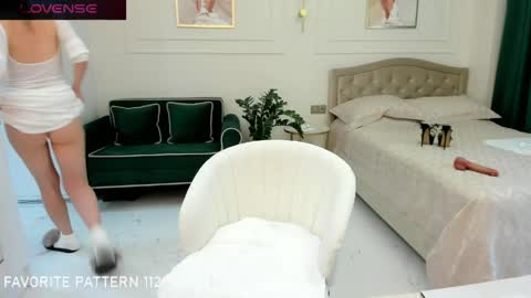 Snapshot of jolie_ozolla chatting on 04.17.26 Jolie Ozolla online show from 04.17.26