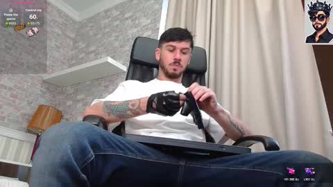 Snapshot of jonahshaw chatting on 11.01.25 JonahShaw online show from 11.01.25