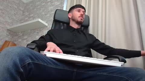 Snapshot of jonahshaw chatting on 11.02.25 JonahShaw online show from 11.02.25