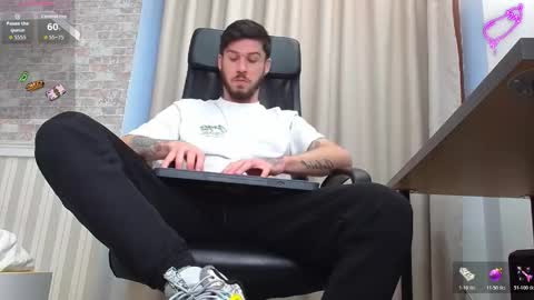 Snapshot of jonahshaw chatting on 11.21.25 JonahShaw online show from 11.21.25