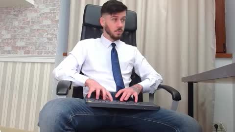 Snapshot of jonahshaw chatting on 11.23.25 JonahShaw online show from 11.23.25