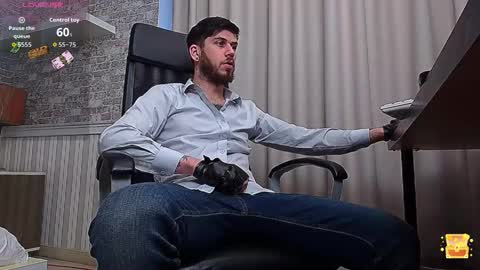 Snapshot of jonahshaw chatting on 02.05.26 JonahShaw online show from 02.05.26