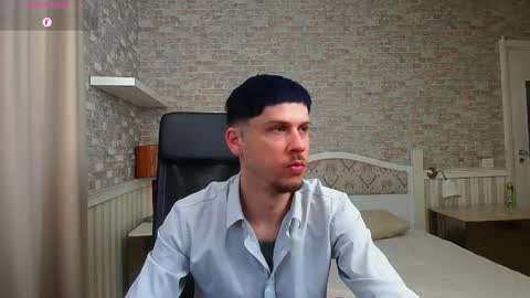 Snapshot of jonahshaw chatting on 05.11.26 JonahShaw online show from 05.11.26