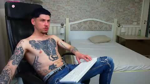 Snapshot of jonahshaw chatting on 05.12.26 JonahShaw online show from 05.12.26
