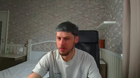 Snapshot of jonahshaw chatting on 06.01.26 JonahShaw online show from 06.01.26