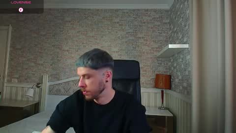 Snapshot of jonahshaw chatting on 06.05.26 JonahShaw online show from 06.05.26