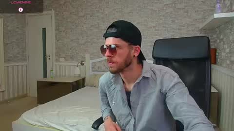 Snapshot of jonahshaw chatting on 06.18.26 JonahShaw online show from 06.18.26